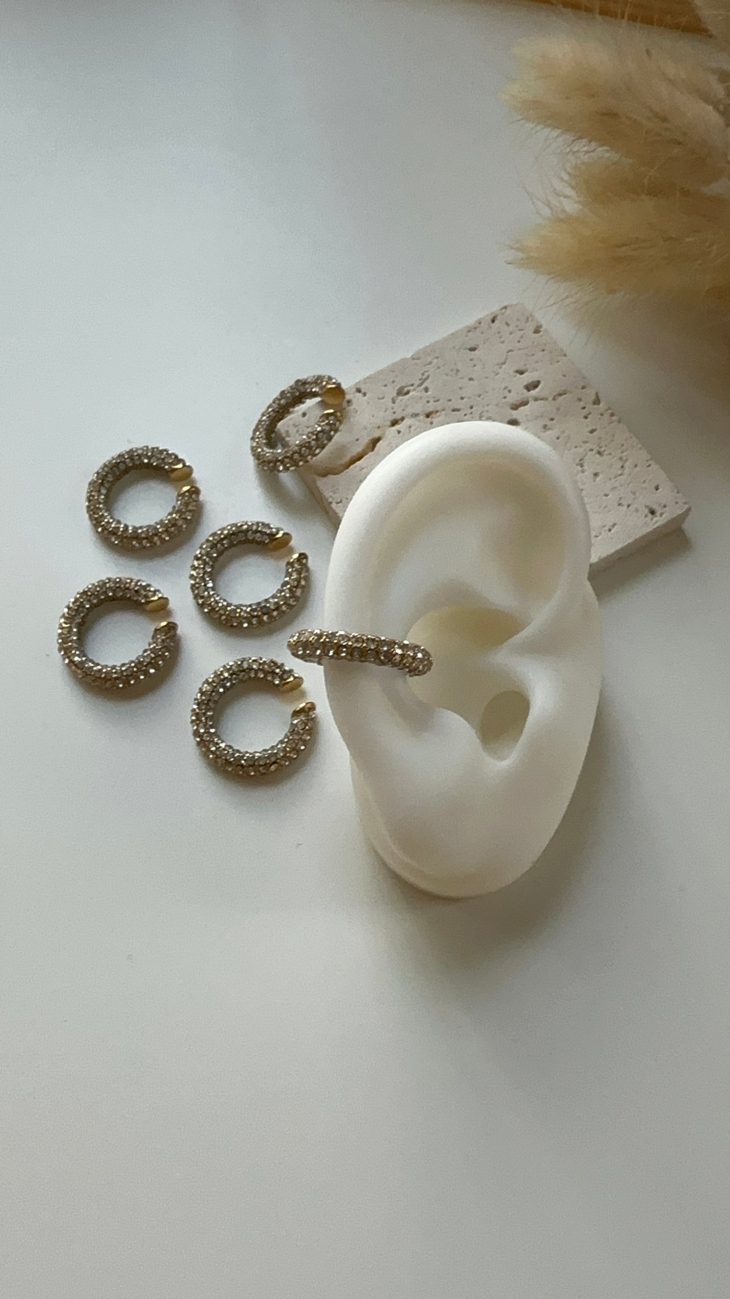 Lara Earcuff